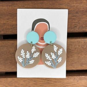 Flower decor round drop earrings